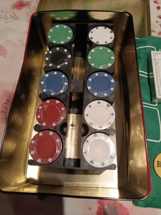 Juego de cartas y fichas de póker