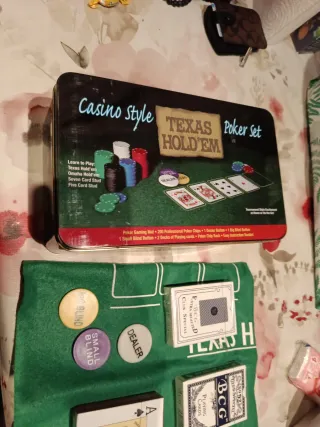 Juego de cartas y fichas de póker