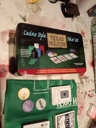 Juego de cartas y fichas de póker