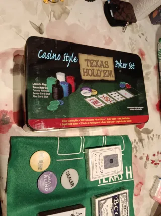 Juego de cartas y fichas de póker