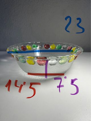 Fuente de cristal con adornos de frutas