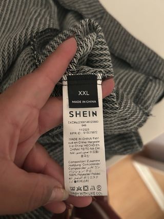 Americana NEW YORKER y Falda Gris SHEIN