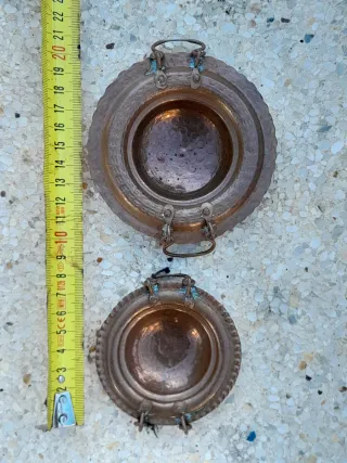 2 Platos Antiguos de Bronce con Asas