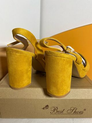 Sandalias amarillas de tacón