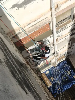 Reparación y pintar fachada cambiar bajante.