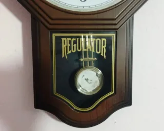 Reloj de pared Regulator HERSA