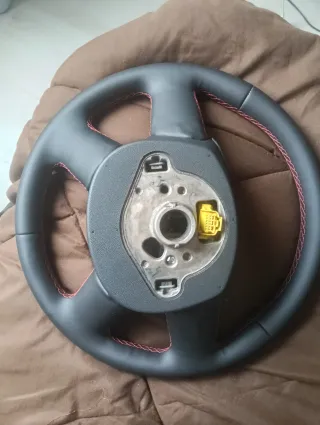 Volante Audi Negro con Costuras Rojas