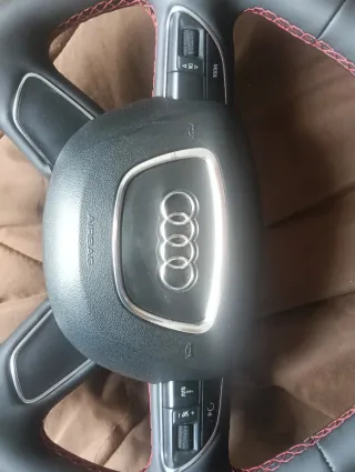 Volante Audi Negro con Costuras Rojas