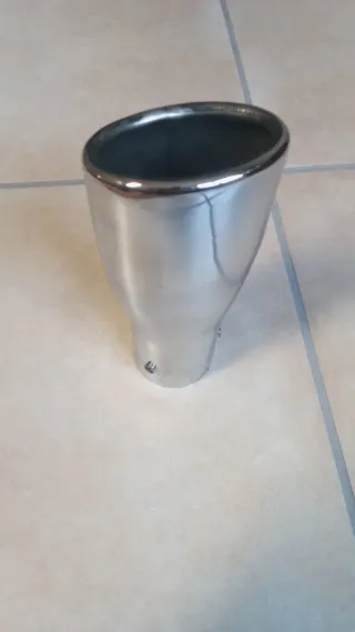 Cola de escape cromada