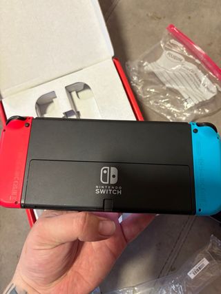 Nintendo Switch OLED con custodia