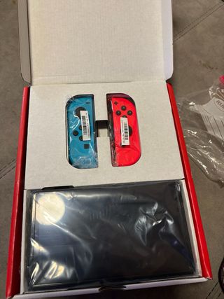 Nintendo Switch OLED con custodia