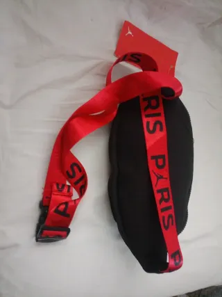 Riñonera Jordan Paris Negra y Roja