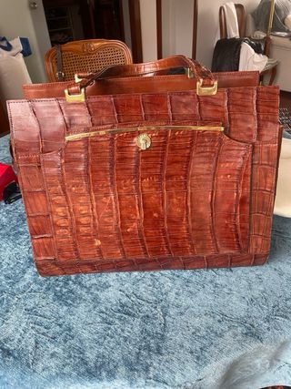 Bolso de piel marrón