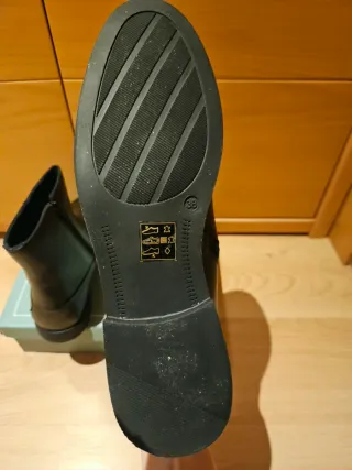 Botines de piel negros