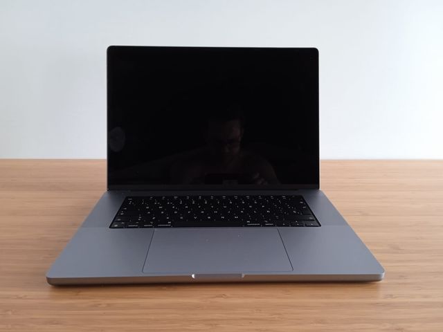 MacBook Pro 16 - M1 Max (24 núc GPU), 32GB RAM,1TB
