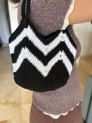 Bolso crochet hecho a mano rayas blanco y negro