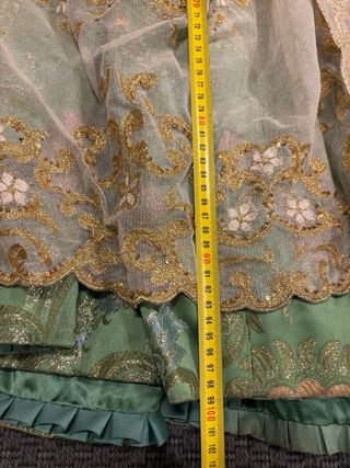 Traje de fallera con manteletas