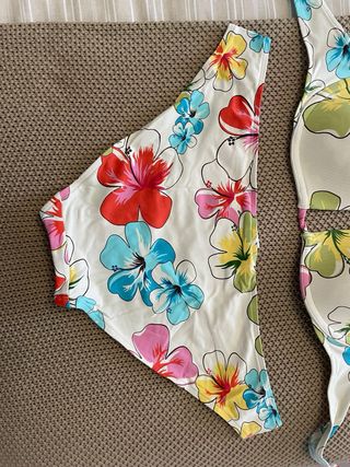 Bikini floral talla 38