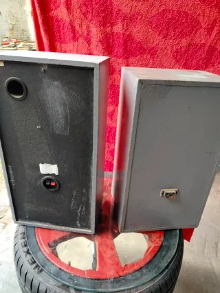 Altavoces Pioneer y Sansui