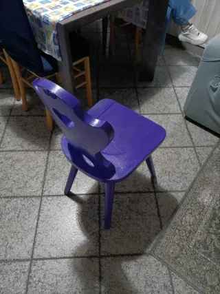 Sedia vintage viola in legno