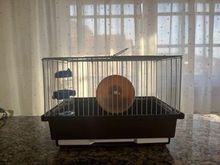 Jaula para hámster con bebedero