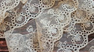 Antico pizzo  color avorio 315 cm