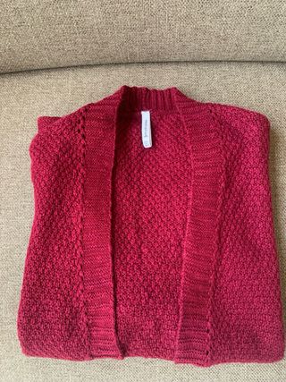 Rebeca granate de Stradivarius