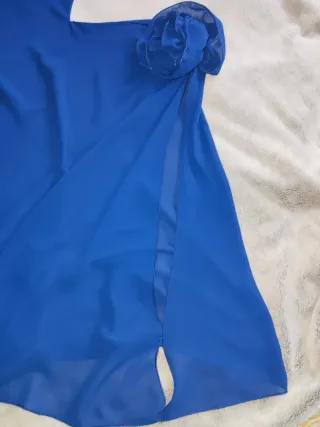 Vestido fiesta azul con flor