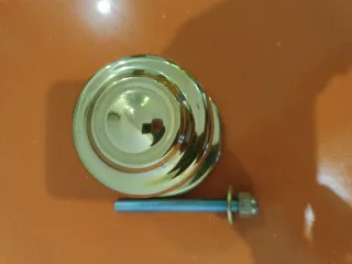 Pomos  de puerta dorado