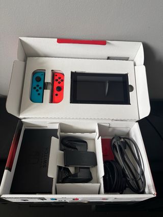 Nintendo Switch + SD 128GB + Accessori