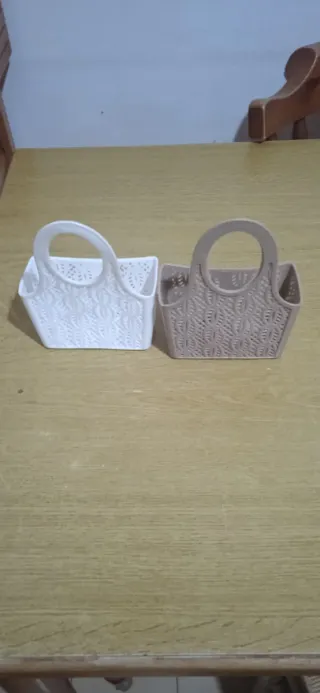 Coppia cestini portaoggetti in plastica