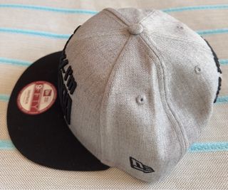 Gorra New Era.