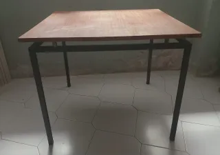 Mesa cuadrada madera y metal