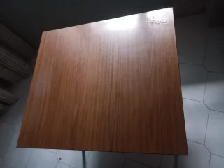 Mesa cuadrada madera y metal