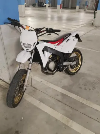 RIEJU SMX Blanca y DORADA