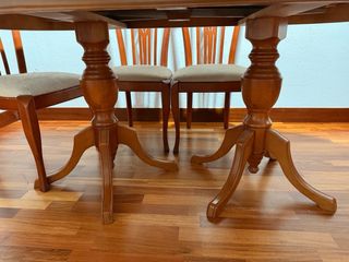 Mesa comedor extensible y 6 sillas a conjunto