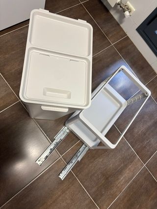 Cubo basura con estructura