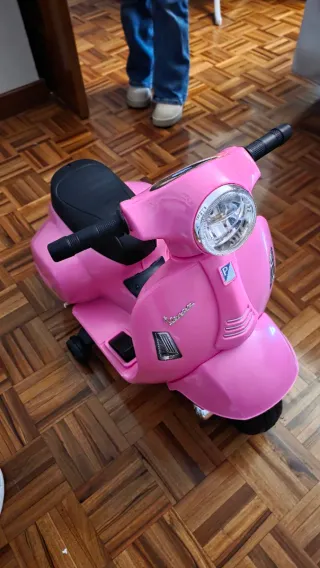 Moto Vespa Batería Niña Rosa