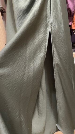 Vestido Zara verde satinado largo