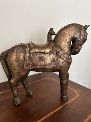 Cavallo arabo decorativo in metallo