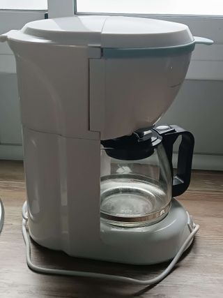 Cafetera Blanca con Jarra de Cristal