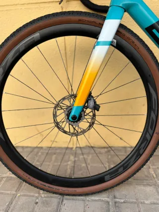 Bicicleta Gravel BMC Carbono