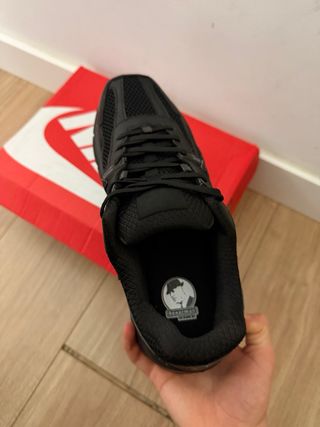 Nike Zoom Vomero 5 "Triple Black" (Talla 42)