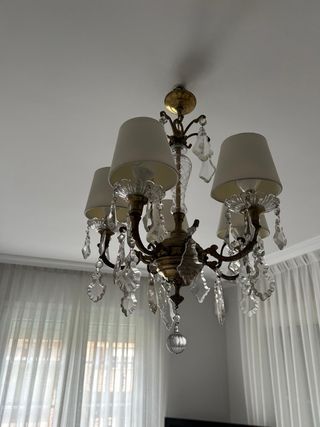 Lámpara de techo con detalles de cristal