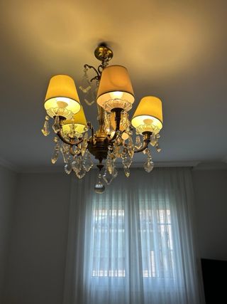 Lámpara de techo con detalles de cristal