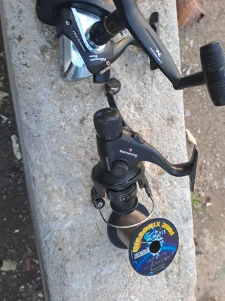 Carrete de pesca TENAX 225 azul. Lote tres carrete