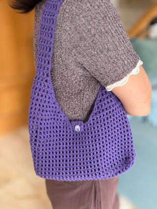 Bolso morado crochet hecho a mano