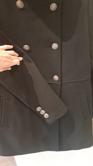 Abrigo negro Stradivarius