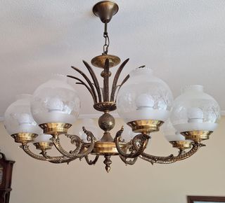 Lámpara de latón con tulipas de cristal