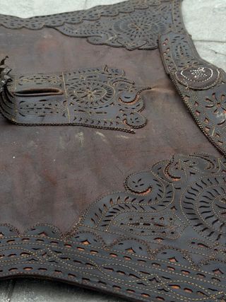 Sajones de cuero marrones